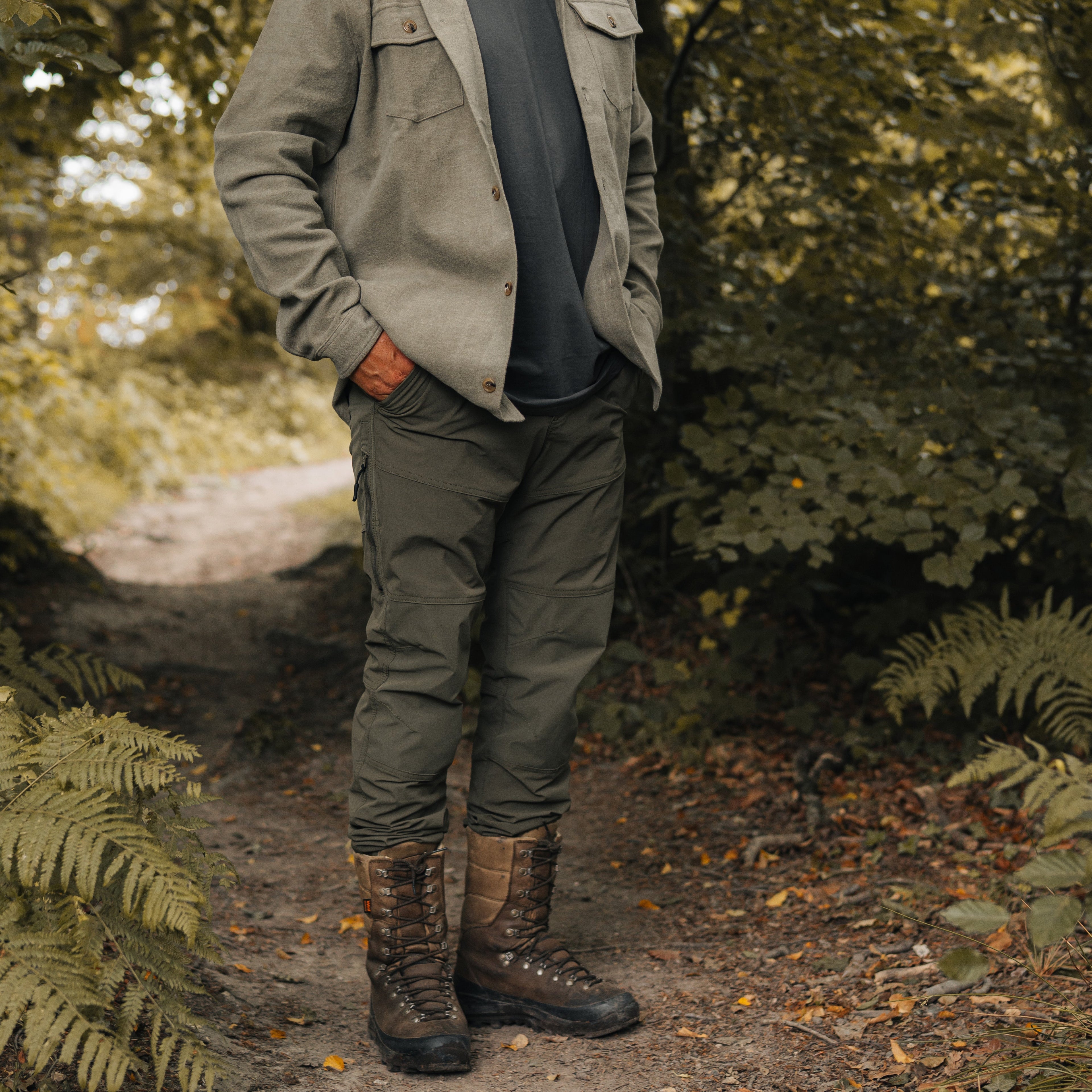 Mens Ranger Trousers In The Field